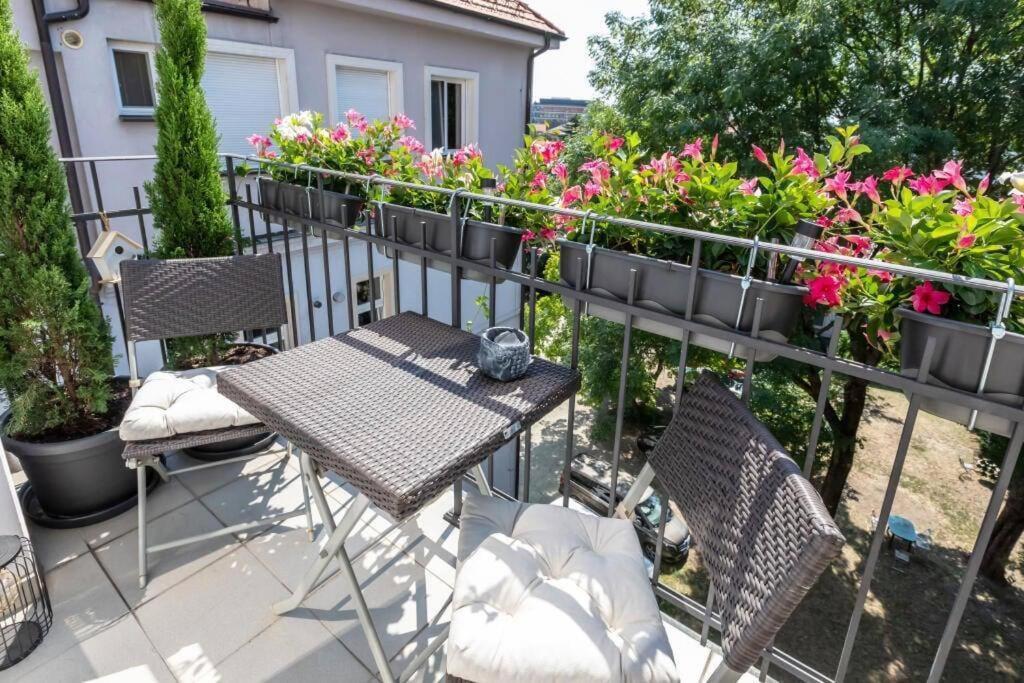Old Town Apartment Братислава Екстериор снимка