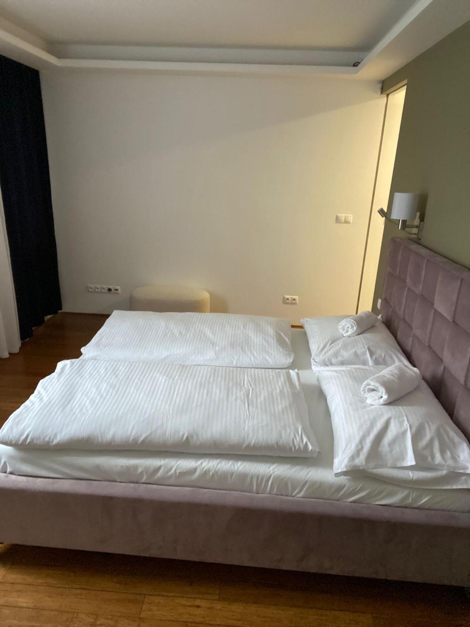 Old Town Apartment Братислава Екстериор снимка