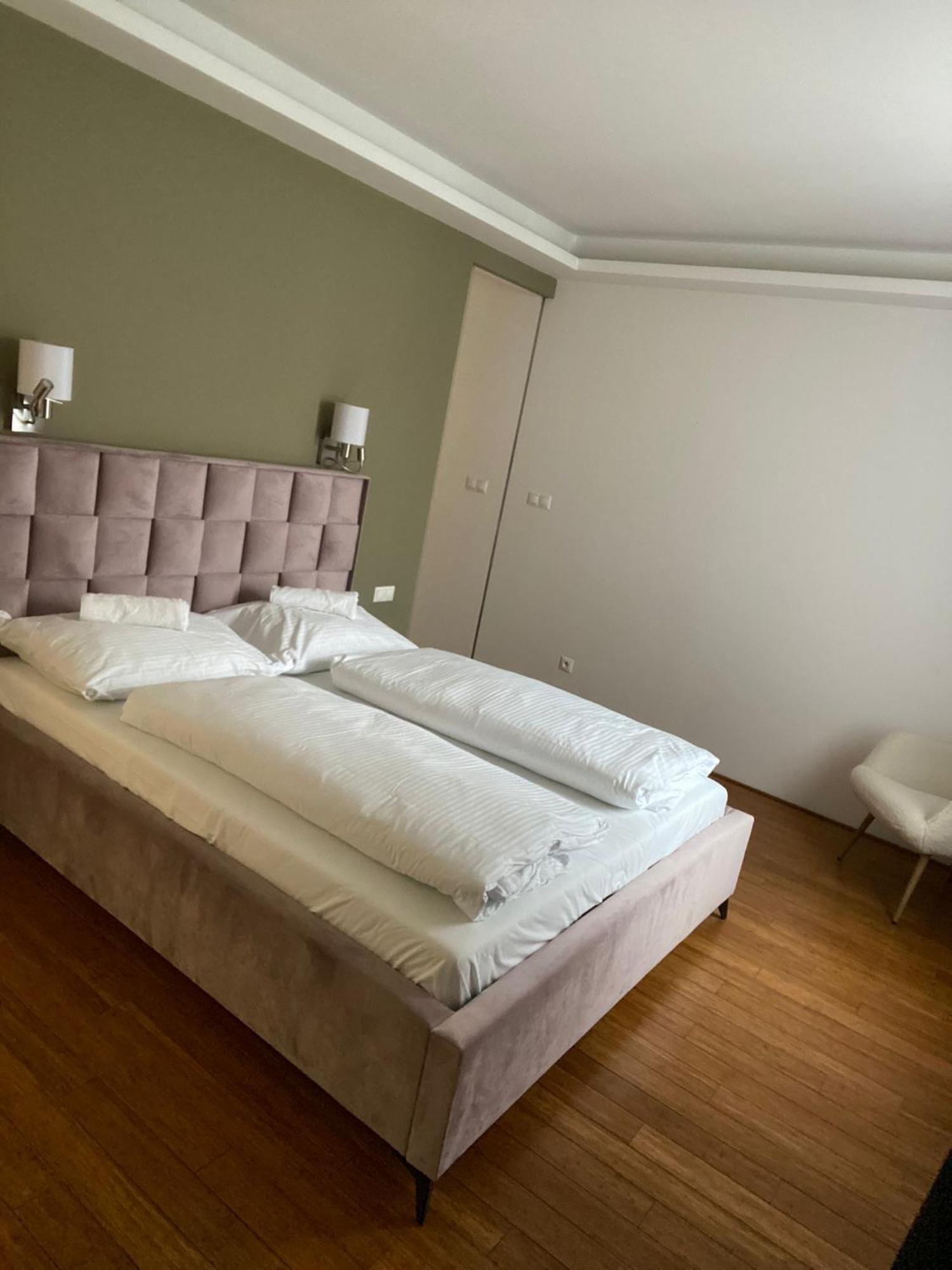Old Town Apartment Братислава Екстериор снимка